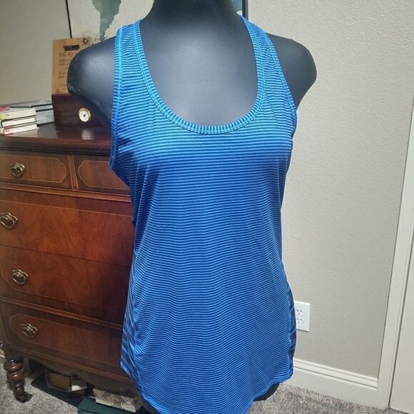 Athleta Workout Top    - Picture 1 of 5